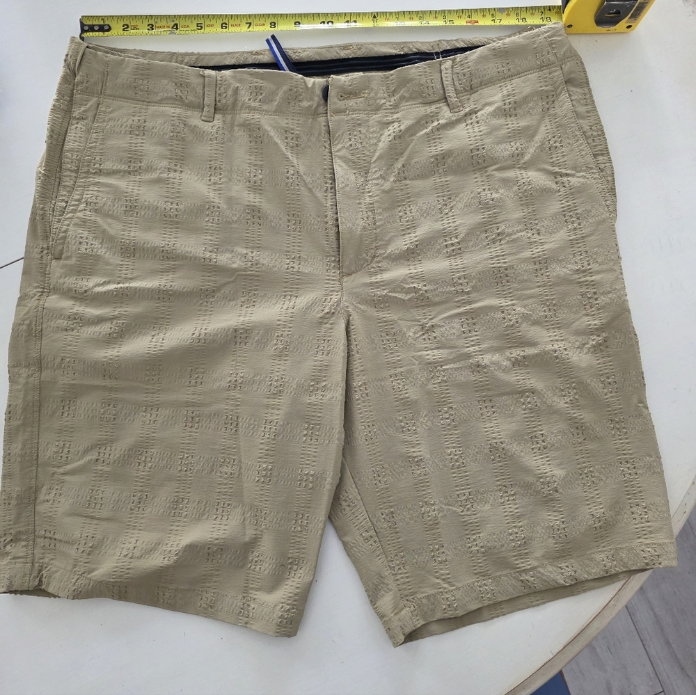 Tommy Bahama  On The Green 10-Inch Golf Shorts, beige